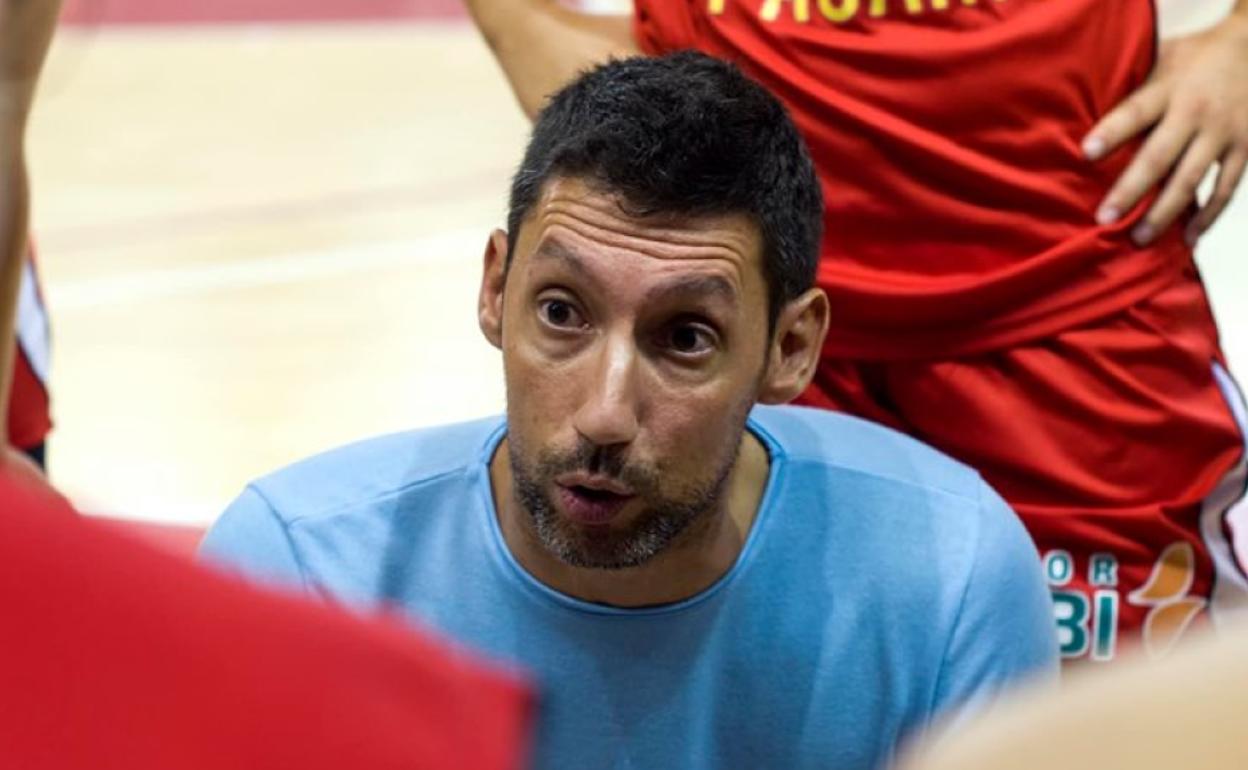 Pepe Vázquez, en un partido con el Embutidos Pajariel.