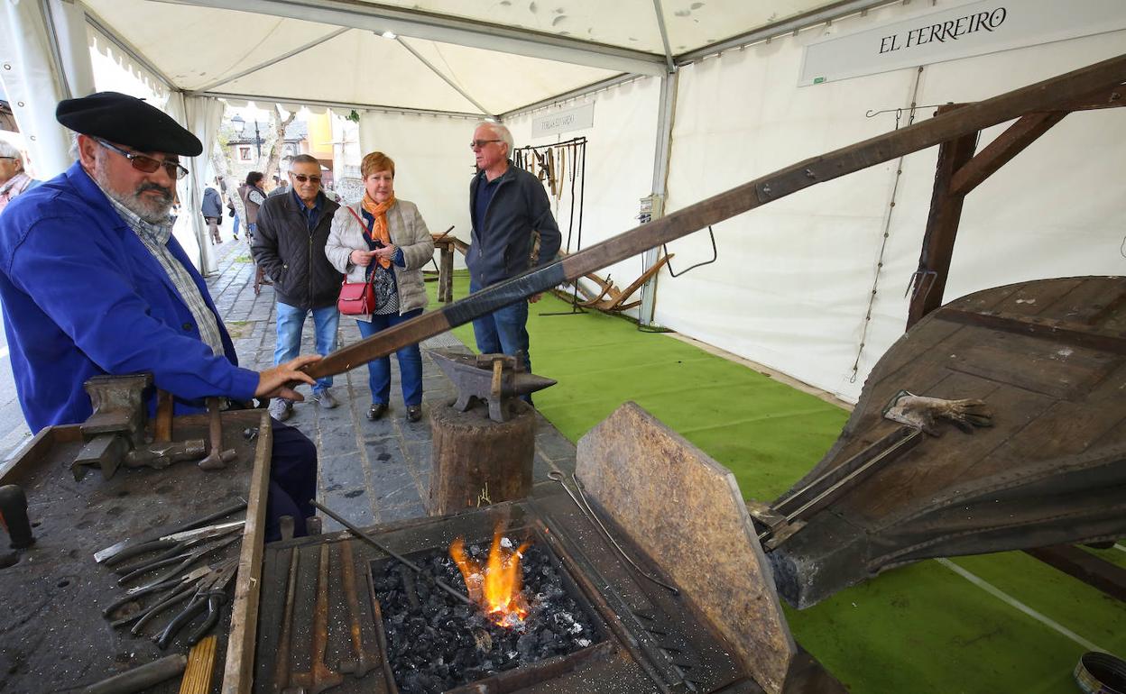 Mercado tradicional en Páramo del Sil.