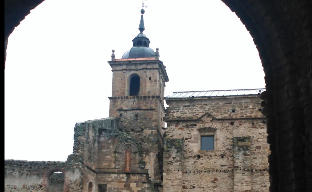 Torre del Monasterio de Carracedo.