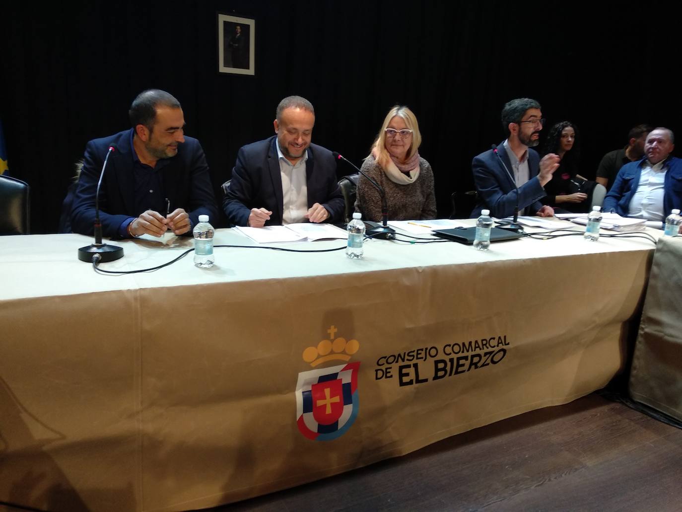 Fotos: Pleno del Consejo Comarcal del Bierzo