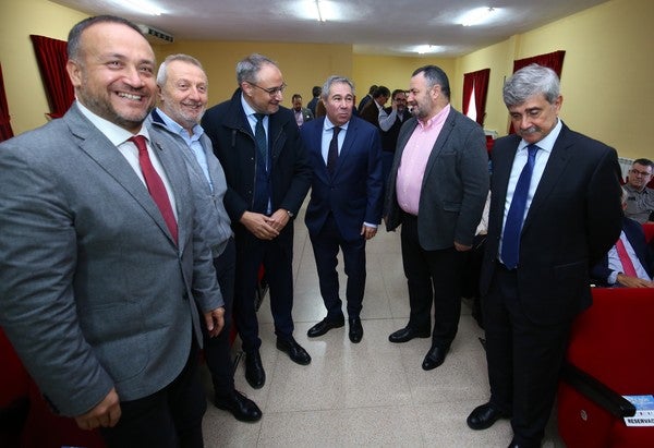 Fotos: Primera jornada del Congreso sobre la Economía del Bierzo en Camponaraya