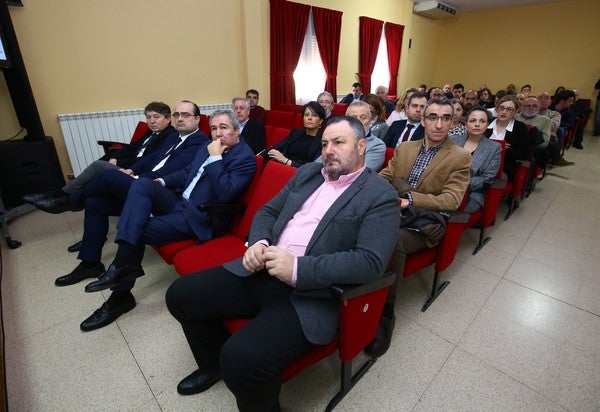 Fotos: Primera jornada del Congreso sobre la Economía del Bierzo en Camponaraya