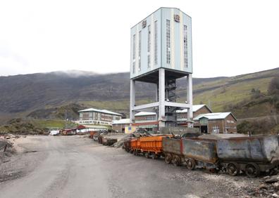 Imagen secundaria 1 - El carbón ha forjado la idiosincrasia de los pueblos del norte de provincia.