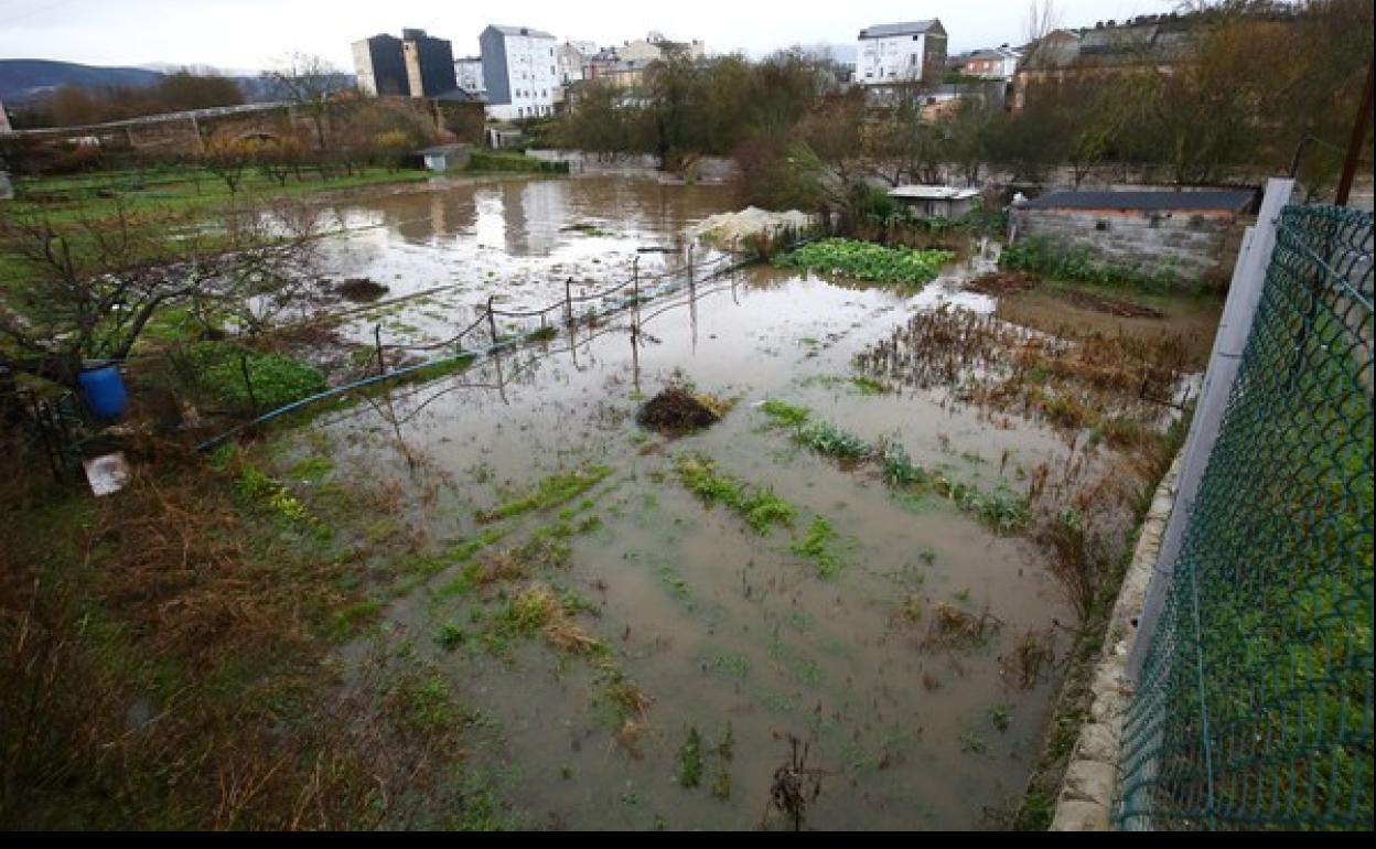 Los ríos Sil y Boeza desbordados a su paso por Ponferrada.