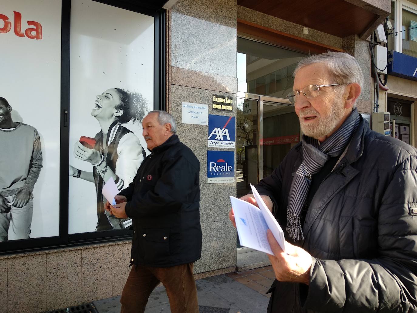 Fotos: Campaña del PRB en Ponferrada en apoyo a la manifestación del 7 de enero contra la subida del agua y la tasa de basura