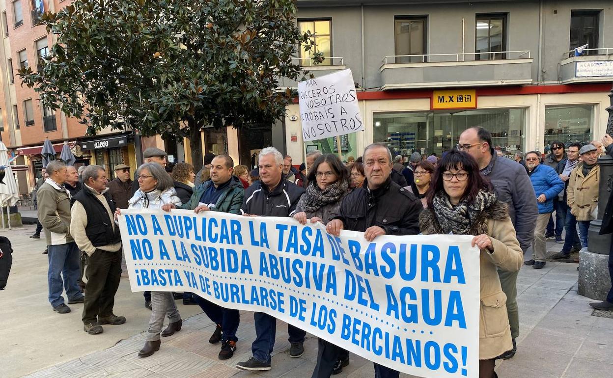 Imagen de la manifestación convocada por el PRB contra la subida de las tasas del agua y la basura.