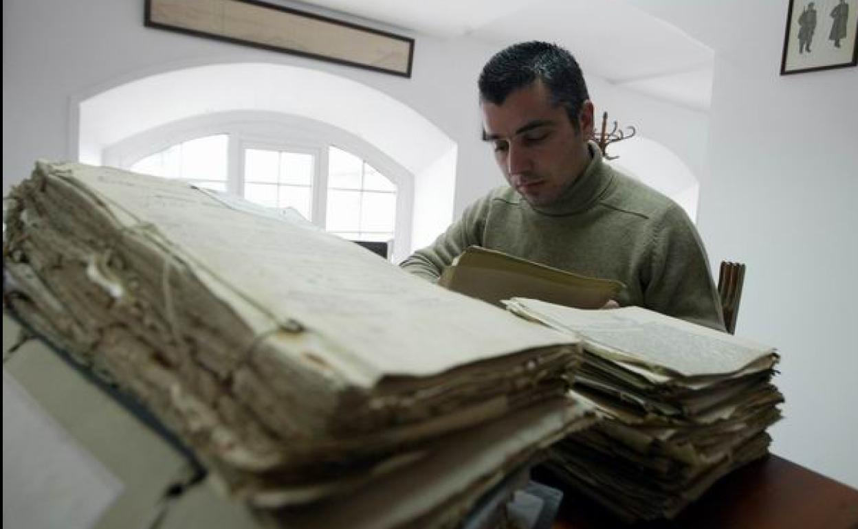 El escritor berciano Santiago Macías, en una imagen de archivo. 