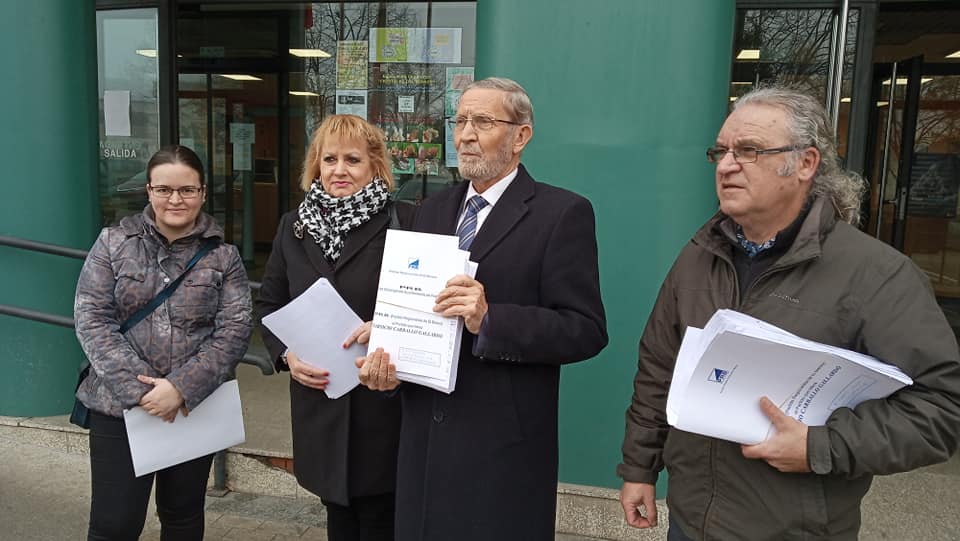 Fotos: El PRB presenta 9.358 firmas en la Junta para exigir unidad de radioterapia para el Hospital del Bierzo