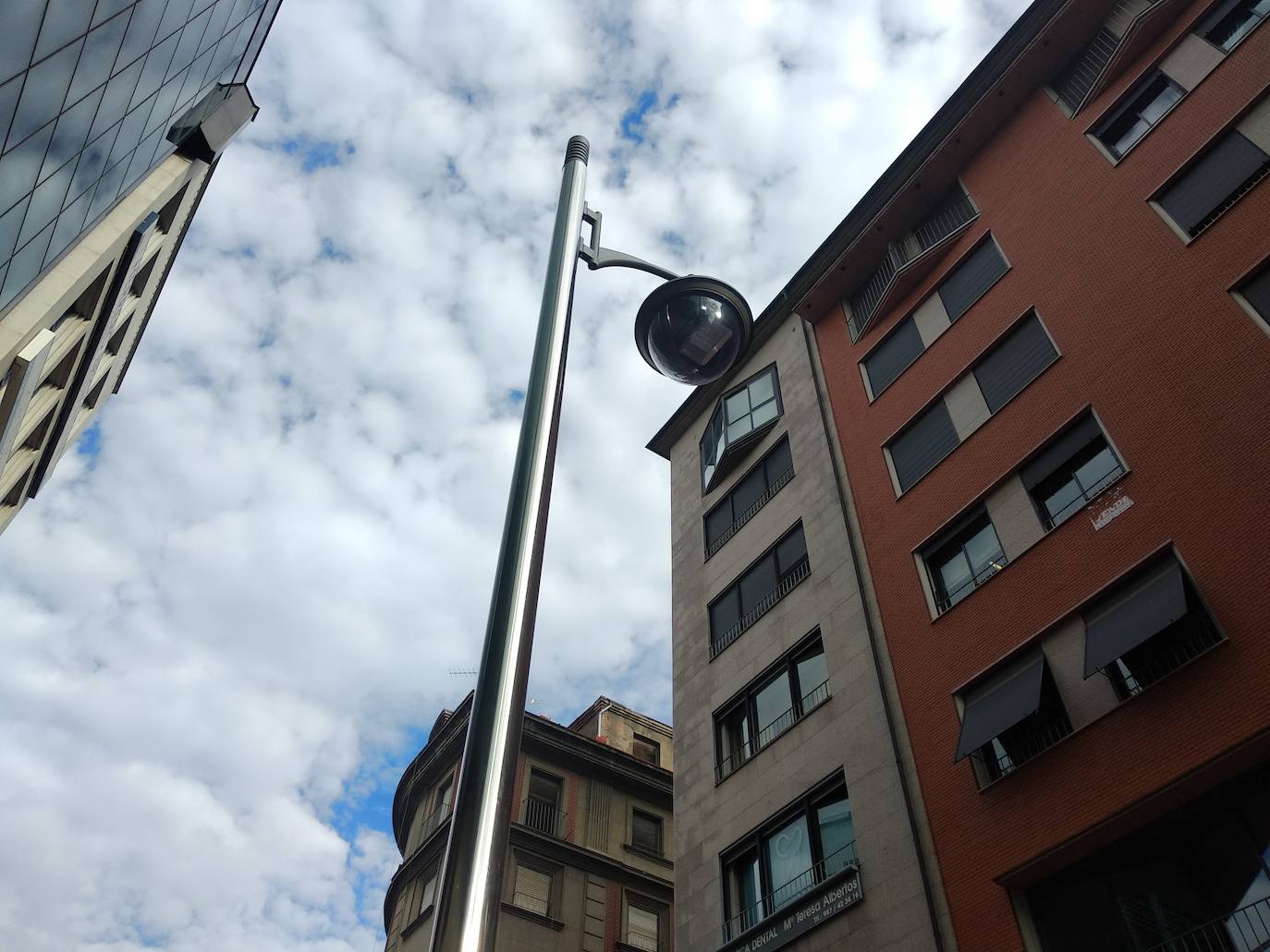 Fotos: Ponferrada abre al tráfico la calle Gómez Núñez tras las obras de remodelación