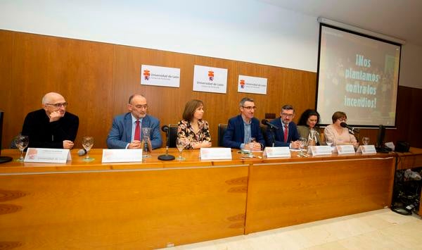 Fotos: Presentación de la campaña contra el fuego '#plantémonos' del Campus de Ponferrada