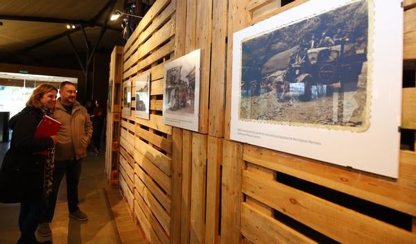 Fotos: Exposición fotográfica en el Museo de la Energía sobre el transporte y la automoción en El Bierzo y Laciana