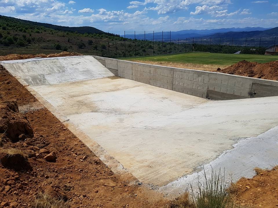 Obras de la balsa de almacenamiento de agua para riego en Turienzo Castañero.