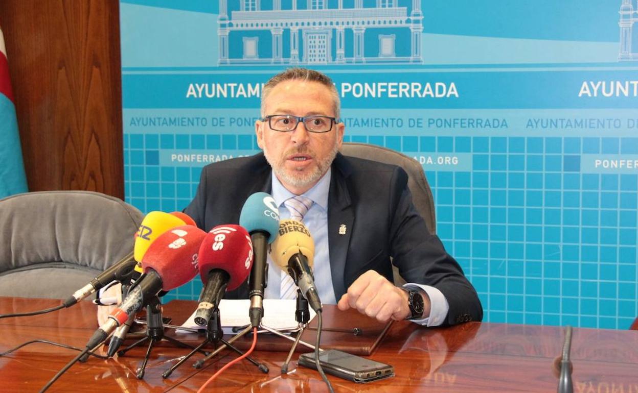 El concejal de Personal, José Antonio Cartón, durante su comparecencia.