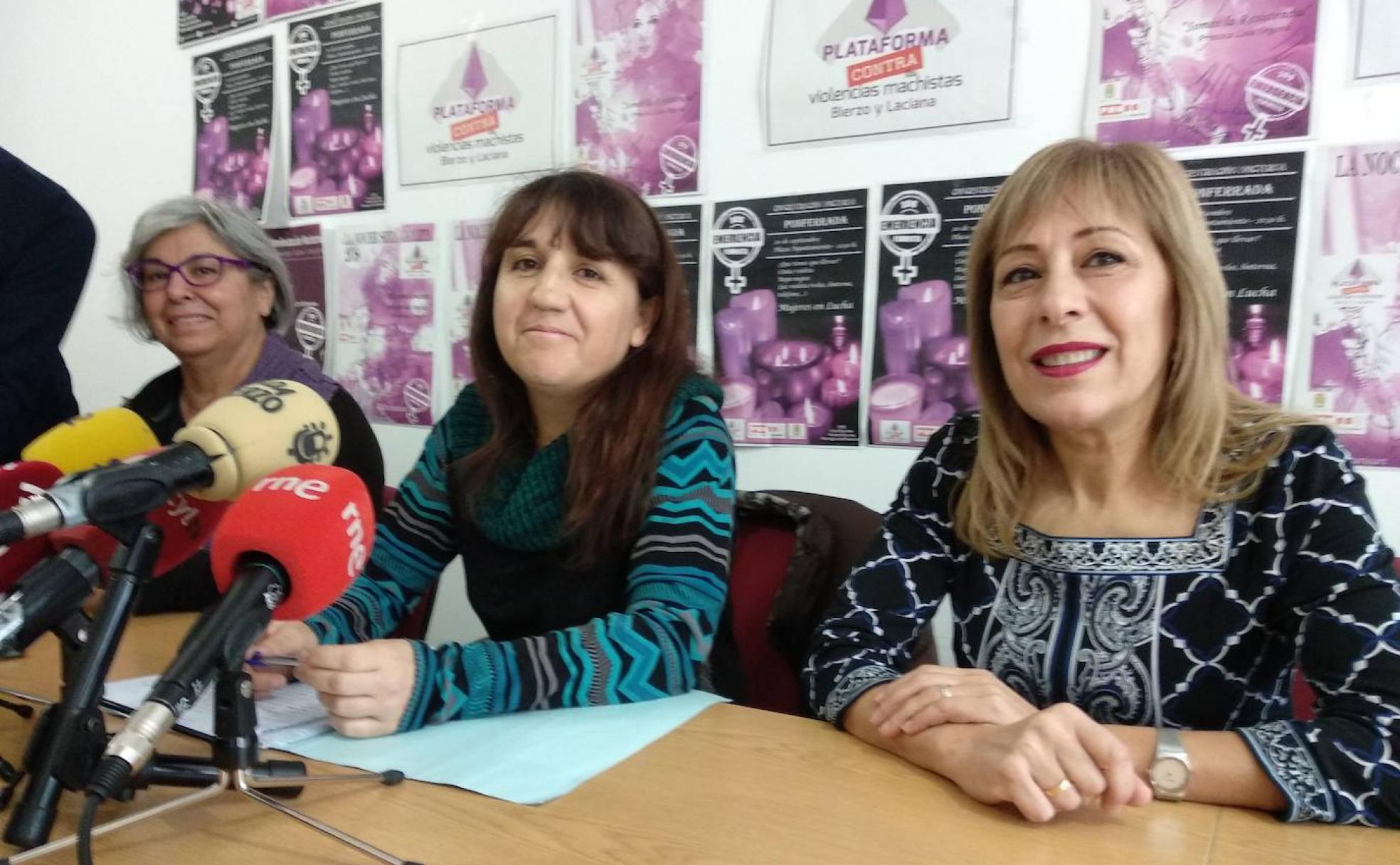 Representantes de la Plataforma contra las Violencias Machistas del Bierzo y Laciana, durante su comparecencia.