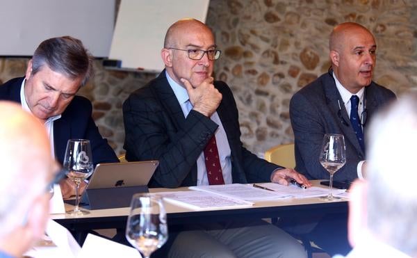 Fotos: El consejero de Agricultura visita los sellos de calidad del Bierzo