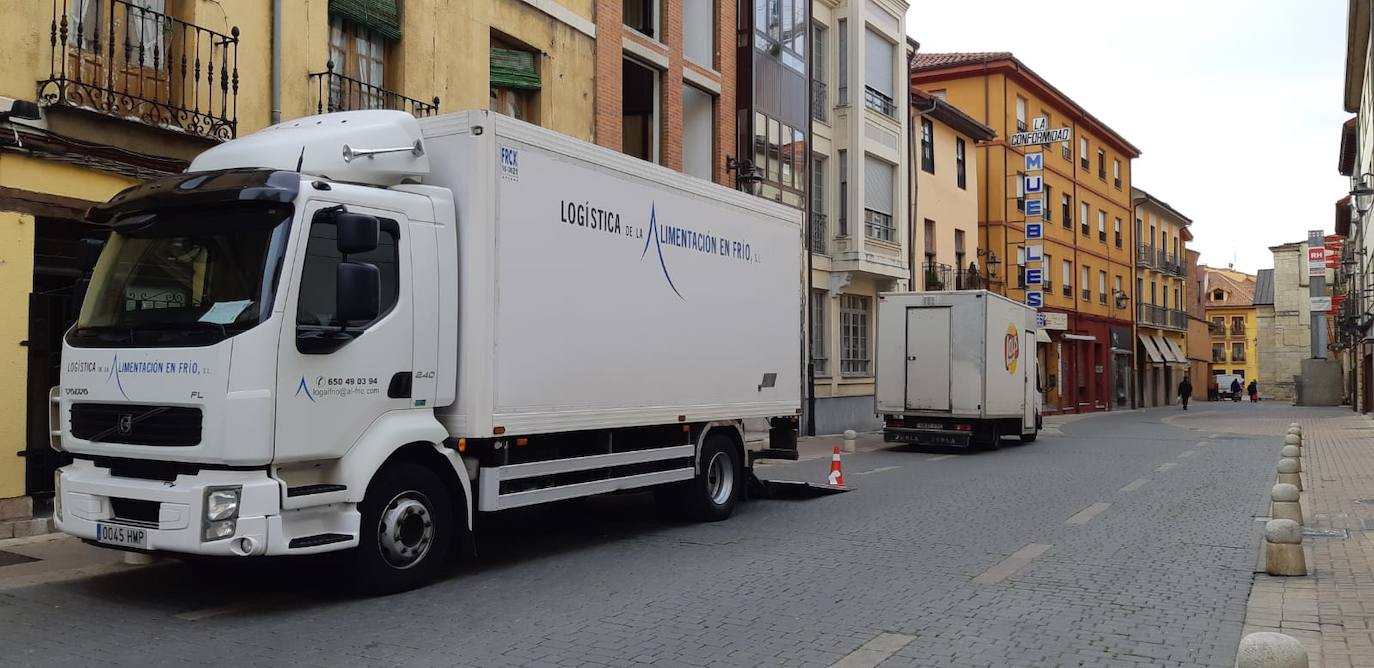 Finalizada ya la moratoria para el cierre de las actividades no esenciales con el objetivo de limitar aún más la movilidad. Se percibe que la afluencia de gente y de vehículos es menor que otros días laborables de la cuarentena.