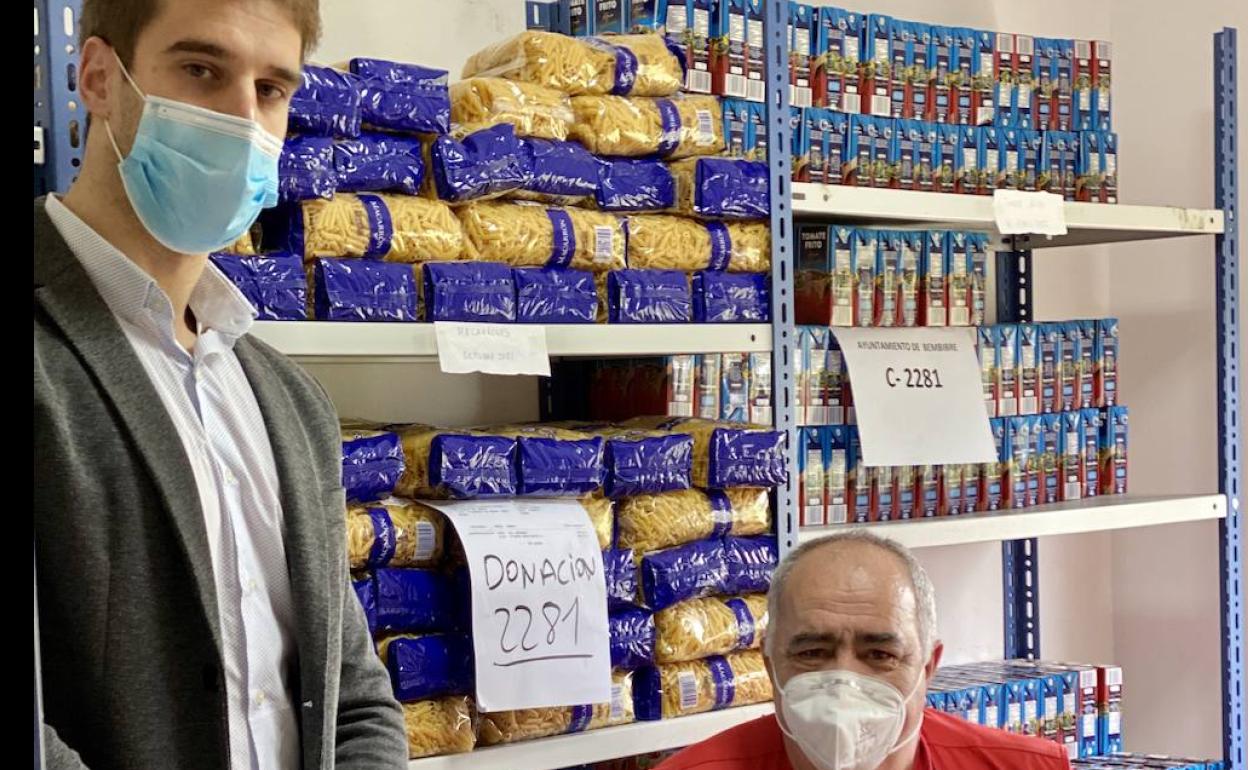 Donación de alimentos a Cruz Roja Bembibre.