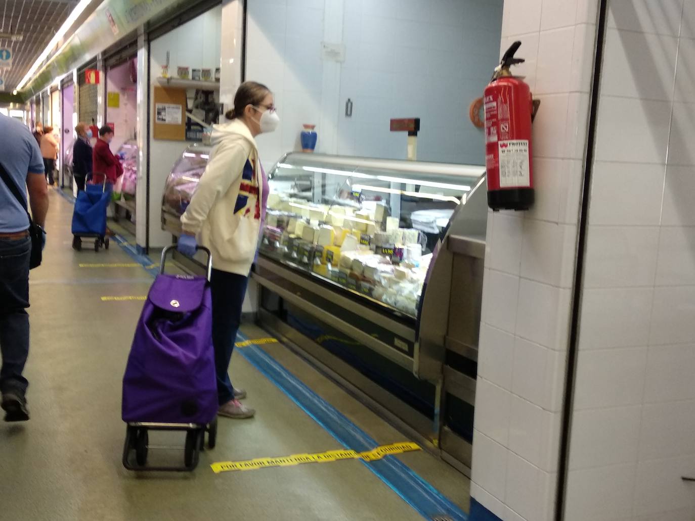 Fotos: Ponferrada recupera el mercado de los miércoles en la fase 1 del estado de alarma