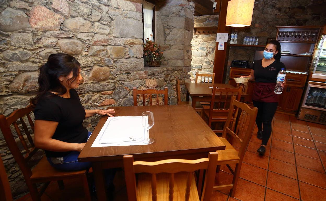 El restaurante El Reloj de Camponaraya, reinicia su actividad durante la fase dos de la desescalada