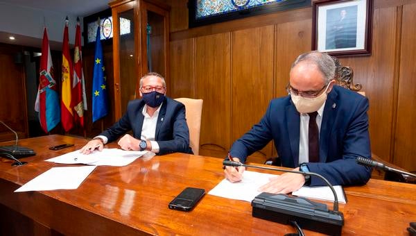 Fotos: Firma del convenio colectivo de personal del Ayuntamiento de Ponferrada