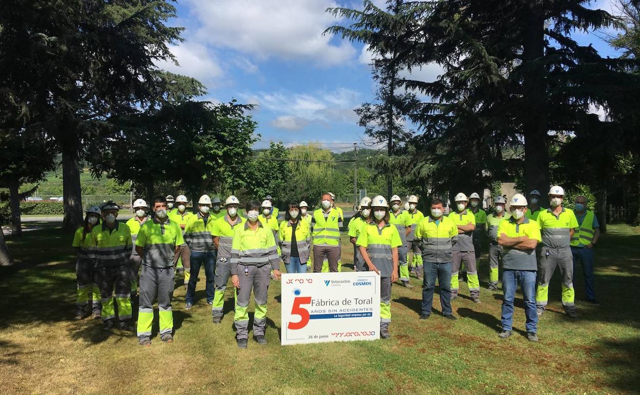 La plantilla de Cosmos celebra 5 años sin accidentes.