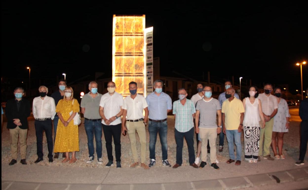 Inauguración del monolito de la glorieta de PIB en Ponferrada.