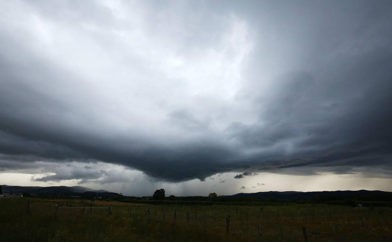 Imagen de archivo de un día de tormenta en el Bierzo.