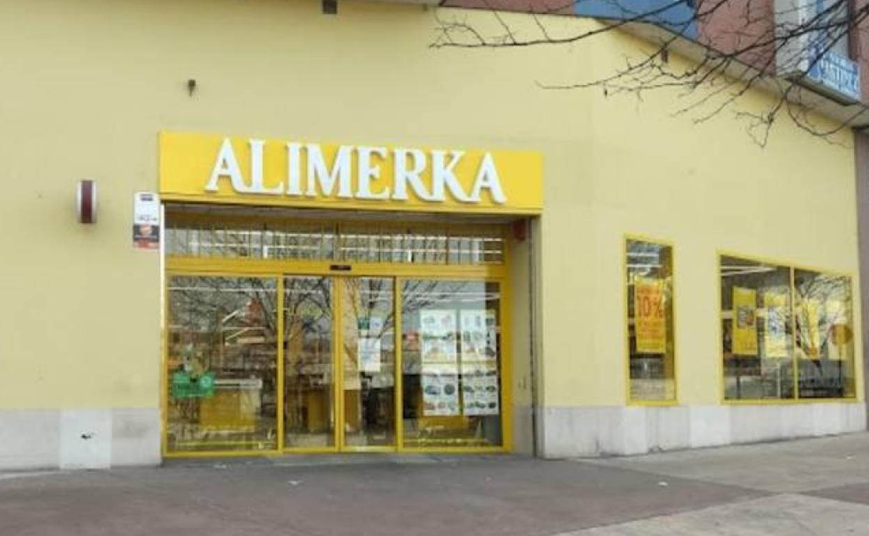 Supermercado del Alimerka en la Travesía de Compostilla de Ponferrada.