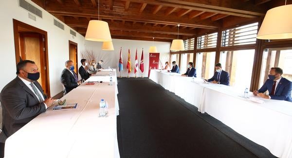 Fotos: Reunión de la Comisión de Seguimiento del nuevo convenio marco del Consejo Comarcal del Bierzoo