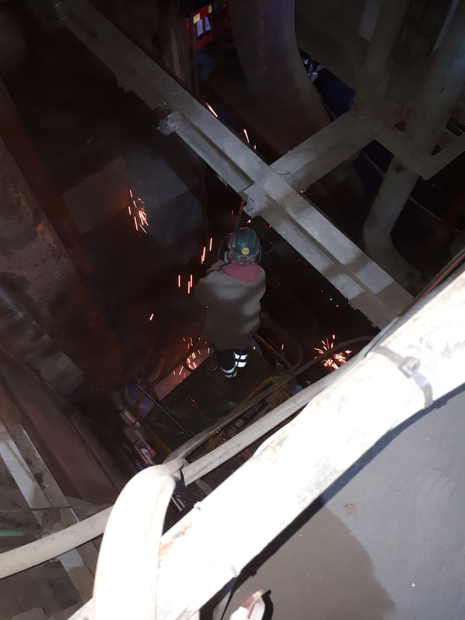 Fotos: Desmantelamiento de los grupos 1 y 2 de la central de Compostilla en Cubillos del Sil