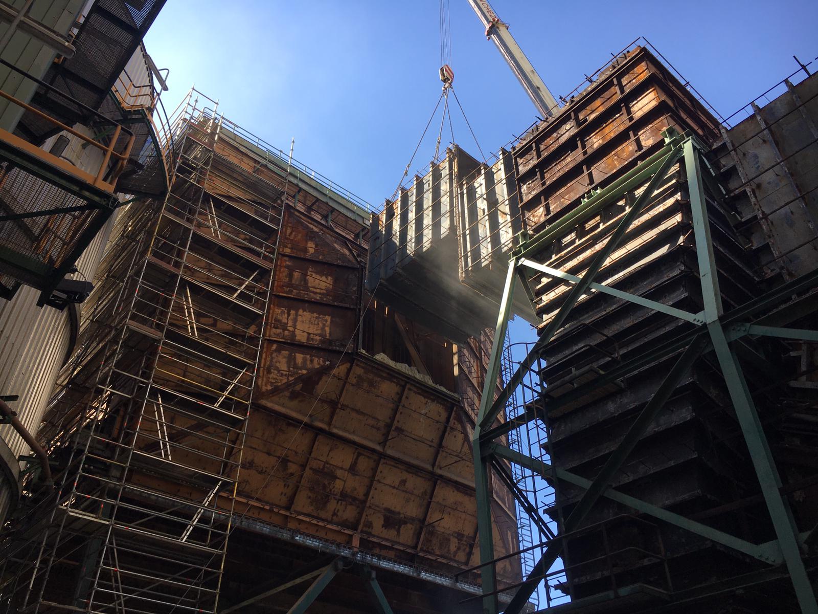 Fotos: Desmantelamiento de los grupos 1 y 2 de la central de Compostilla en Cubillos del Sil