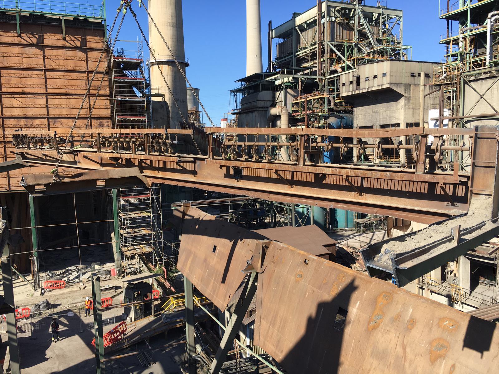 Fotos: Desmantelamiento de los grupos 1 y 2 de la central de Compostilla en Cubillos del Sil