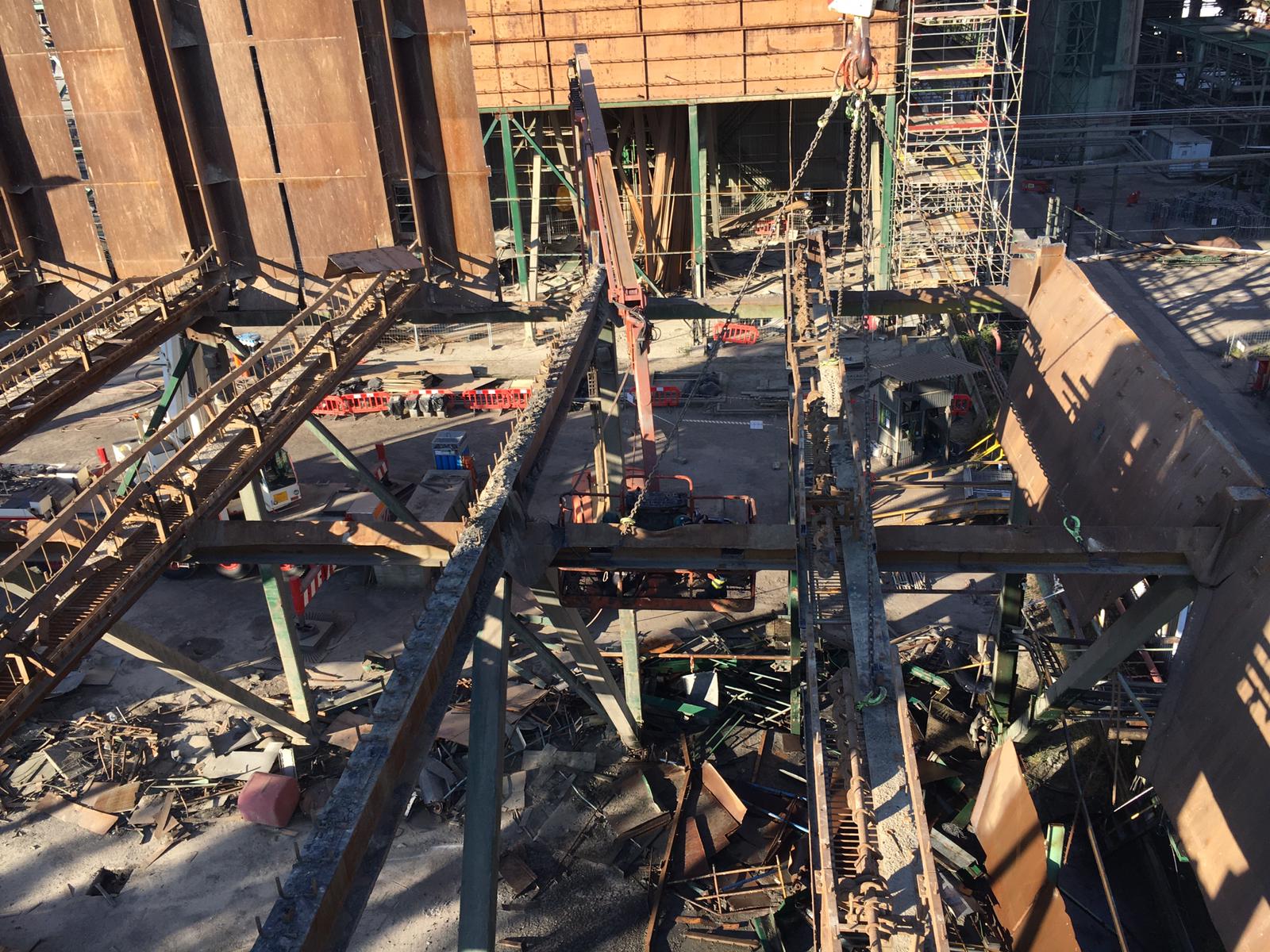 Fotos: Desmantelamiento de los grupos 1 y 2 de la central térmica de Compostilla II en Cubillos del Sil