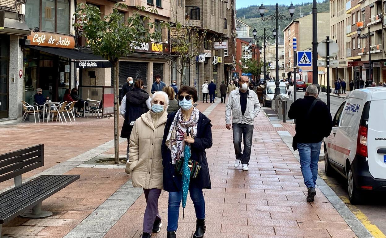 La calle Ancha de Ponferrada este viernes.