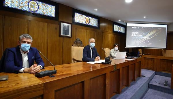 Fotos: Presentación del proyecto de medición de la calidad del aire en los edificios públicos de Ponferrada