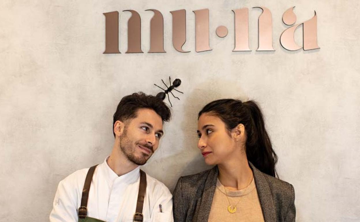 Regentes del Restaurante Mu-Na.