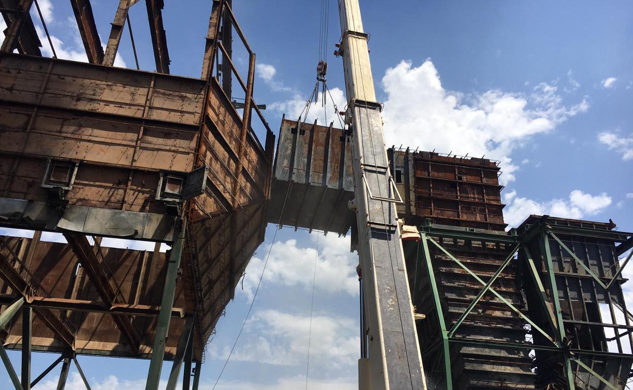 Desmantelamiento de los grupos 1 y 2 de la central térmica de Compostilla II en Cubillos del Sil. 