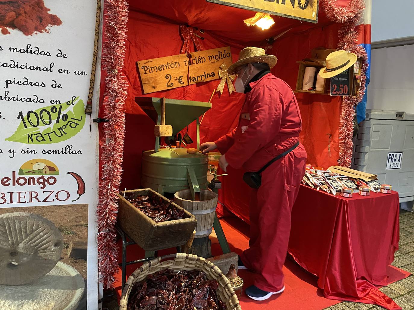 Fotos: Inauguración del mercado de Navidad en Ponferrada