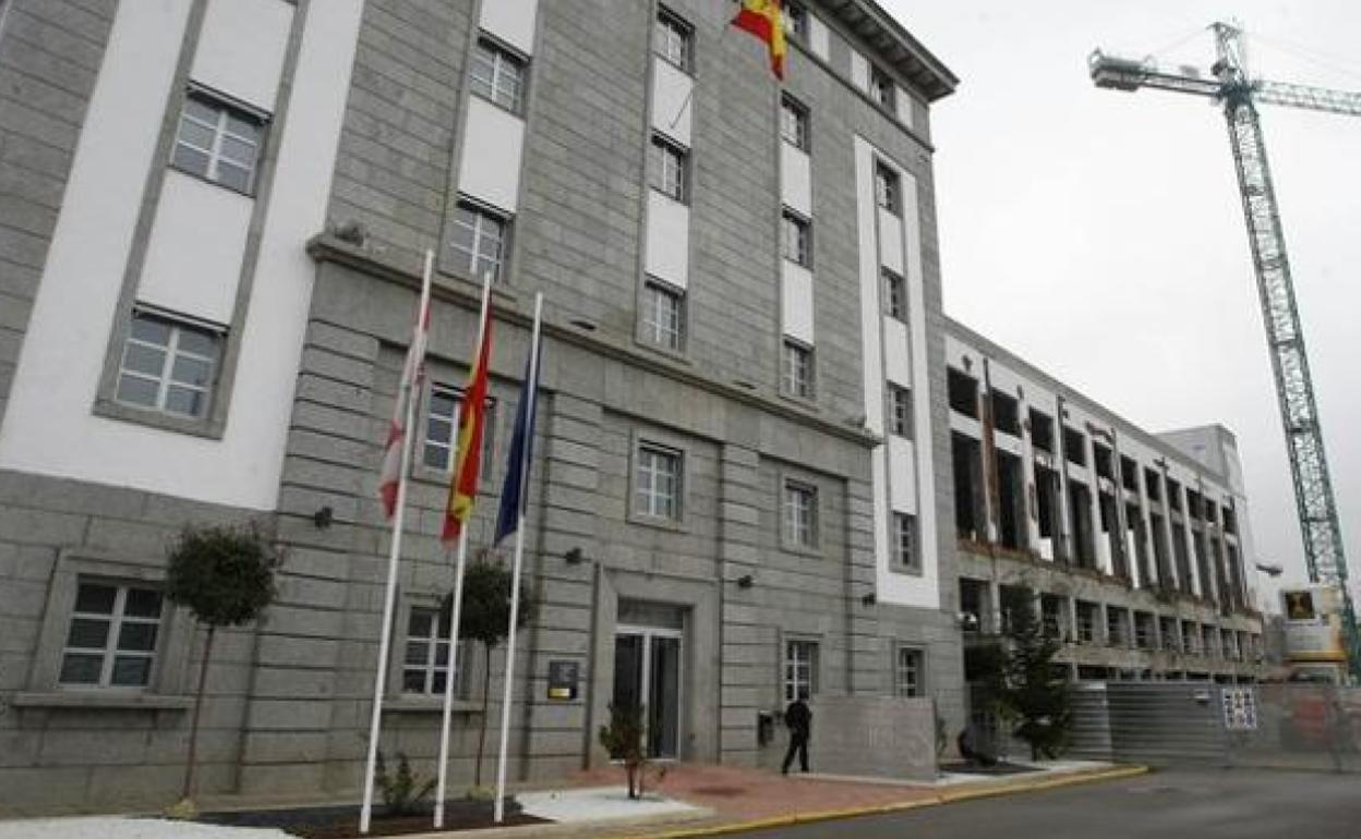 Anteriores oficinas de Ciuden situadas junto al edificio de Compostilla I que se convertirá en museo.