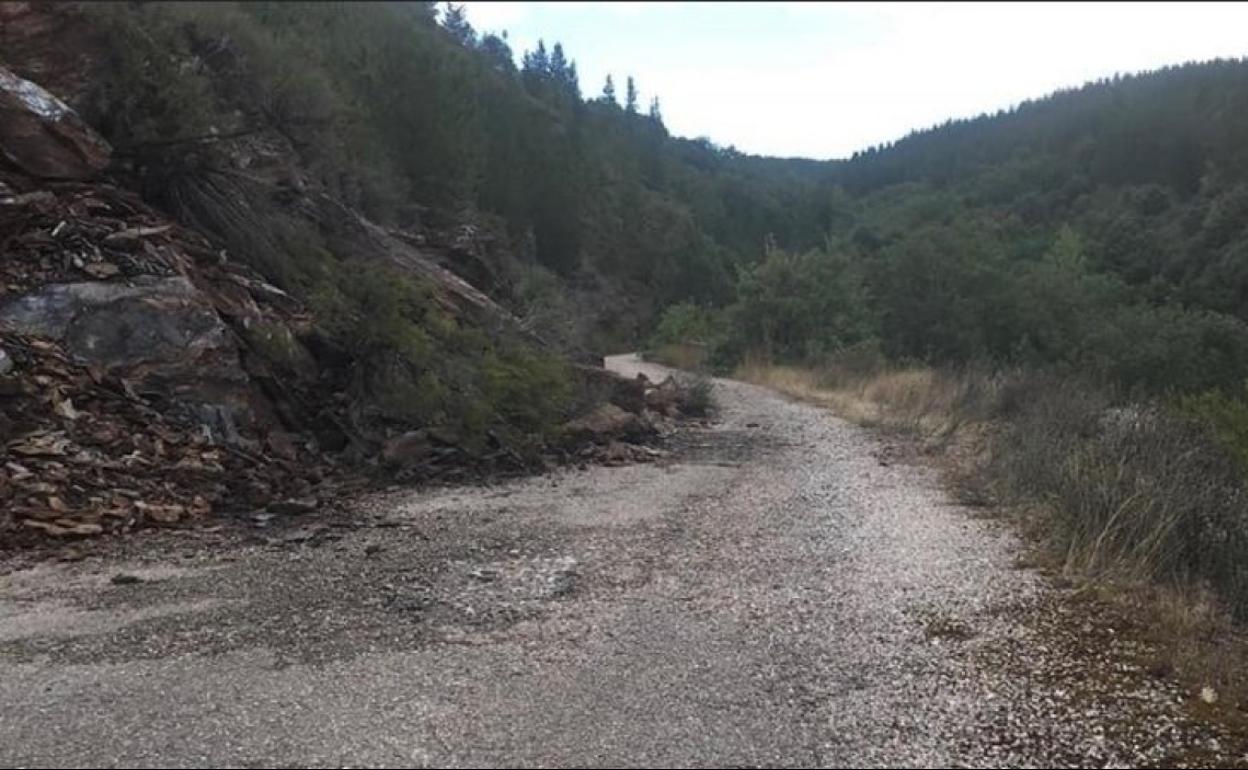 Carretera entre Santa Marina del Sil y Congosto.