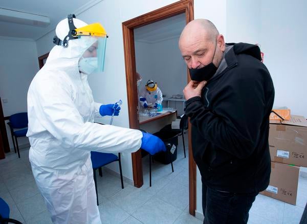 Fotos: Cribado masivo a los vecinos de varias localidades de Páramo del Sil