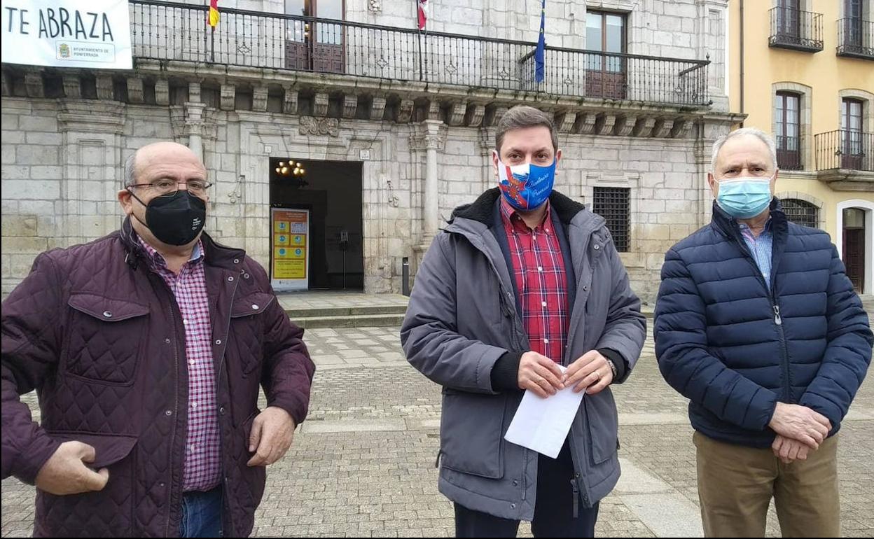 Integrantes de CB, con su secretario general (C), Iván Alonso, a la cabeza.