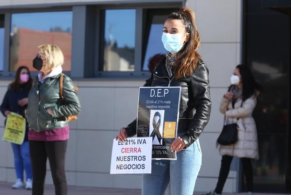 Fotos: Protesta del sector de la belleza y la peluquería en Ponferrada