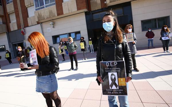 Fotos: Protesta del sector de la belleza y la peluquería en Ponferrada