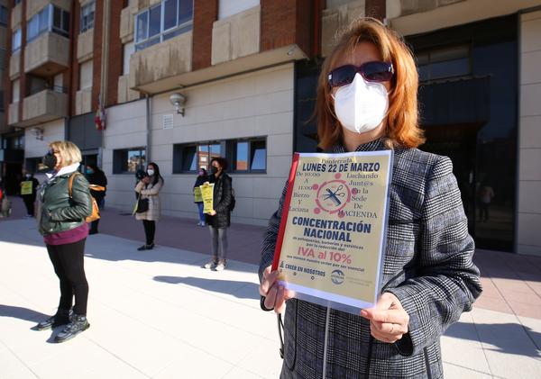 Fotos: Protesta del sector de la belleza y la peluquería en Ponferrada