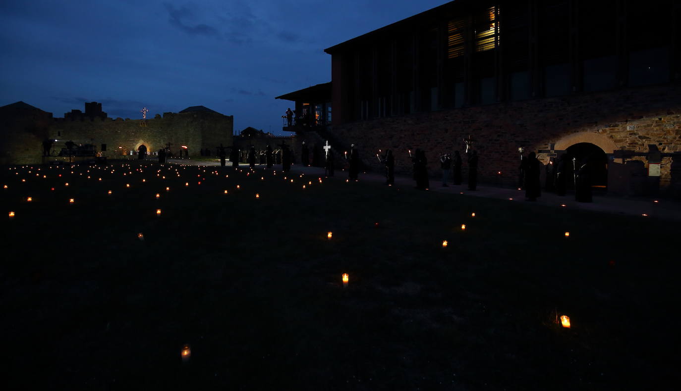 Fotos: Viacrucis Penitencial en Ponferrada