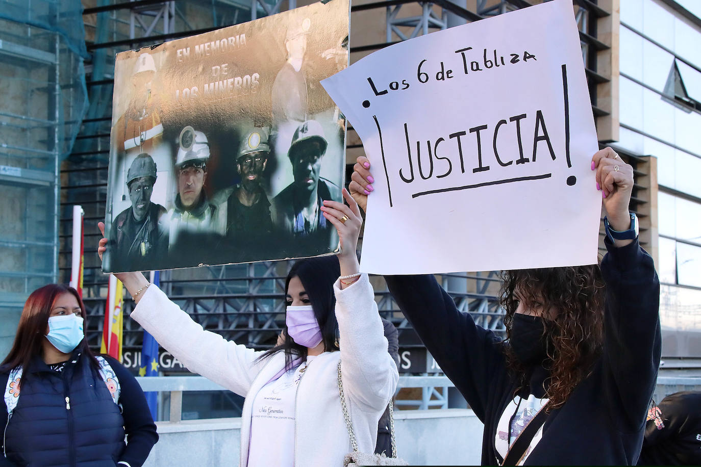 Primera sesión del juicio por la muerte de seis mineros de la Hullera Vasco Leonesa.
