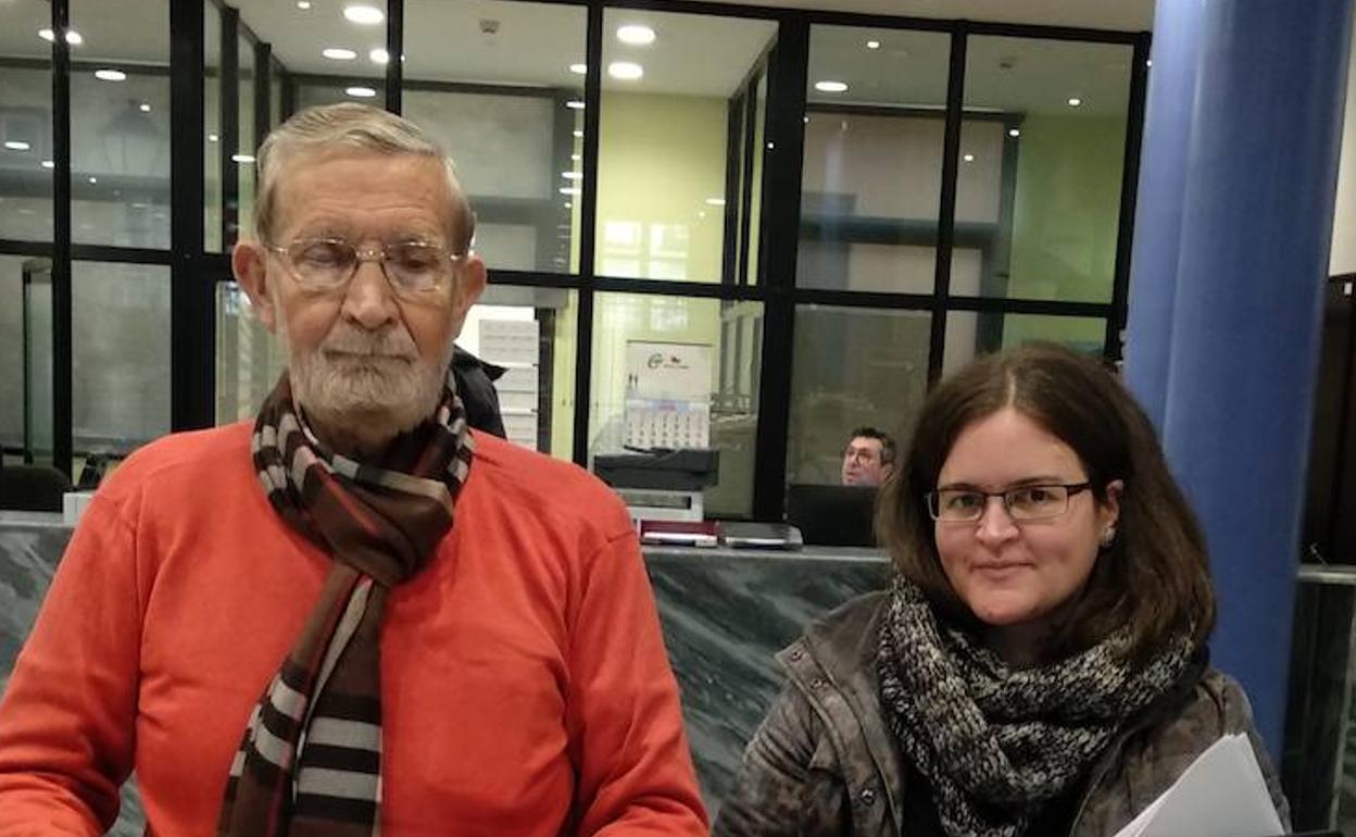 Los concejales del PRB en Ponferrada, Tarsicio Carballo y María Arias.