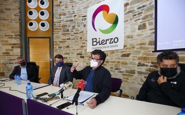 Fotos: Constitución de la Asociación Paisajes y Viñedos del Bierzo