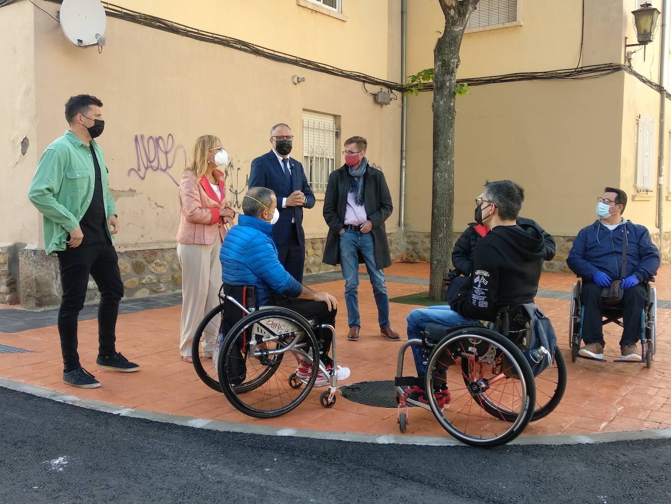 Fotos: Ponferrada invierte 510.000 euros en mejorar la accesibilidad en cinco calles en el barrio del Temple